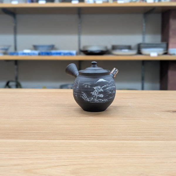 Hugetsu Fuji teapot