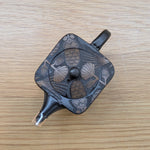 舜園 黒泥野草彫 後手急須