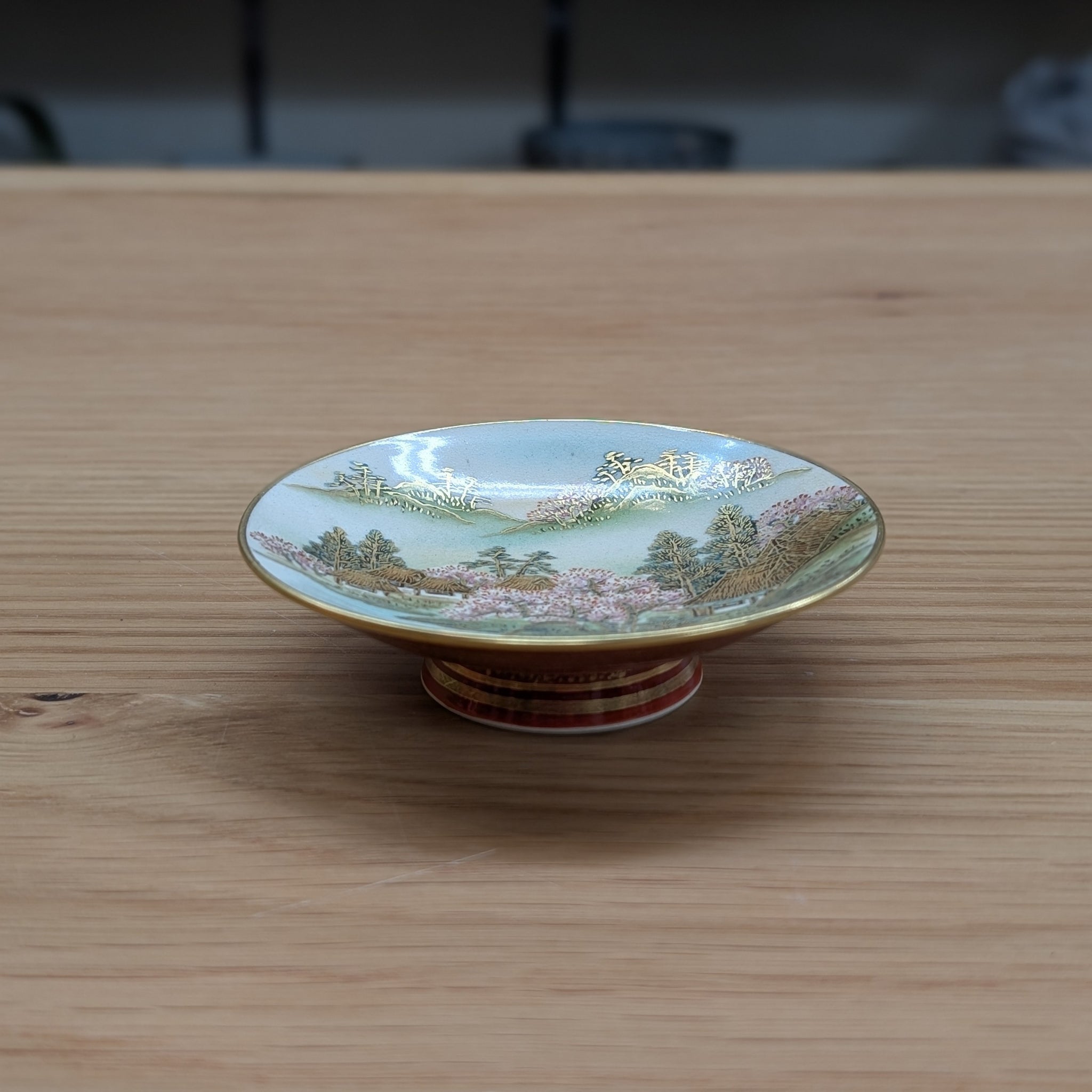 妻の作った　北欧風の犬神家　朝霧に浮かぶスケキヨ・イヌガミと斧琴菊の抹茶茶碗 妻の作った 北欧風の犬神家 朝霧に浮かぶスケキヨ・イヌガミと斧