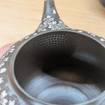 舜園　黒泥丸形印籠桜彫　後手急須