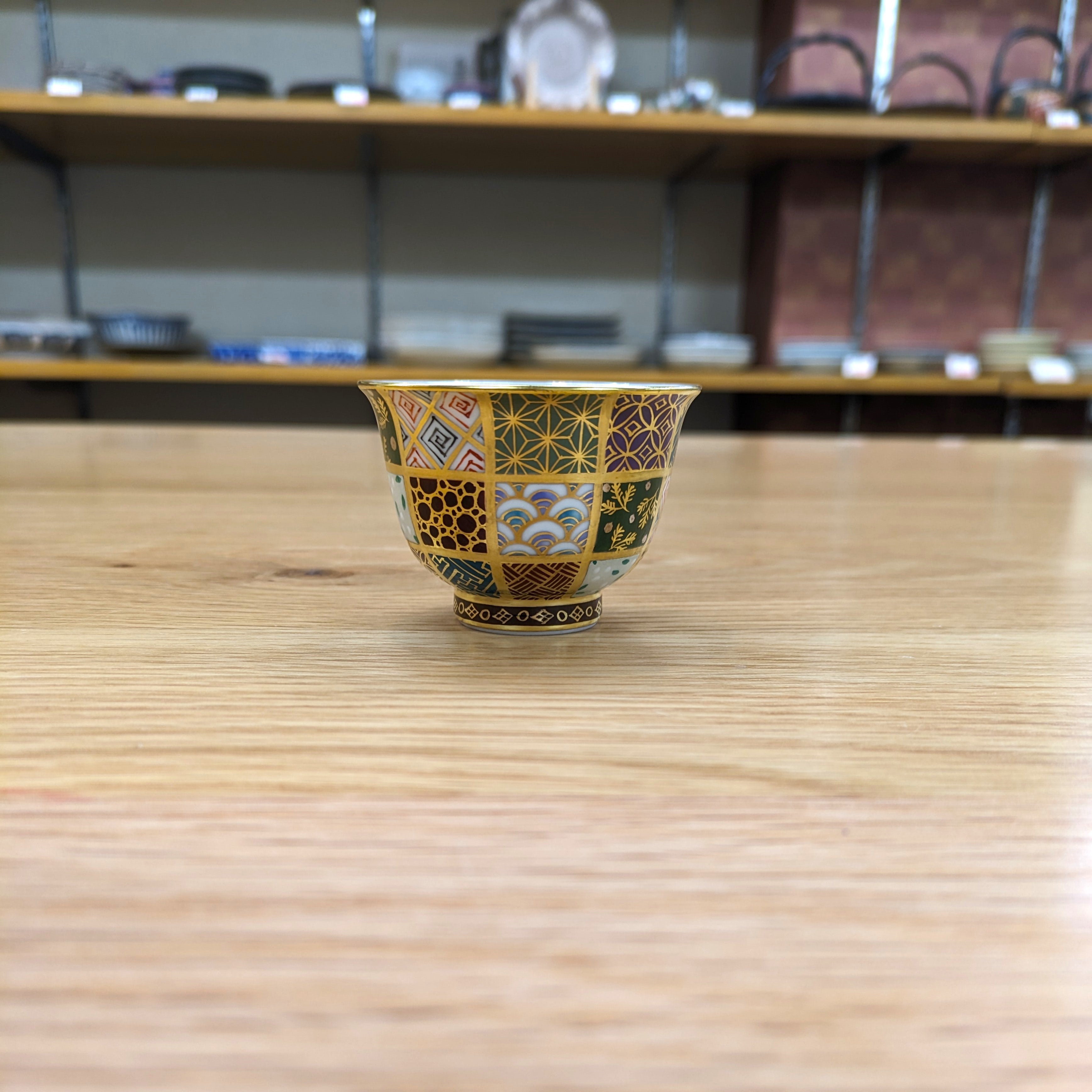 紀澤 金彩市松紋様 煎茶碗 – 浅草やま𠮷