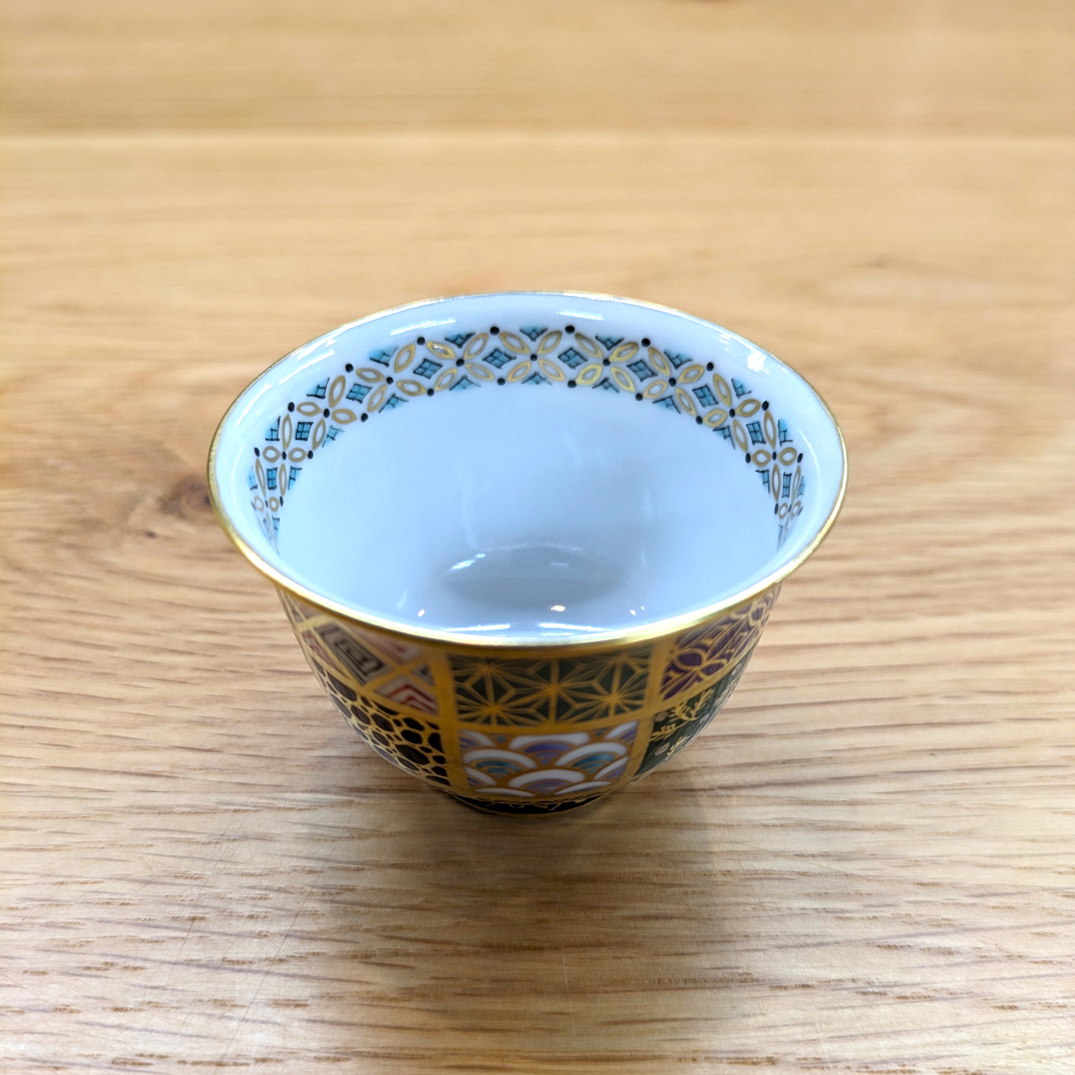 紀澤 金彩市松紋様 煎茶碗 – 浅草やま𠮷